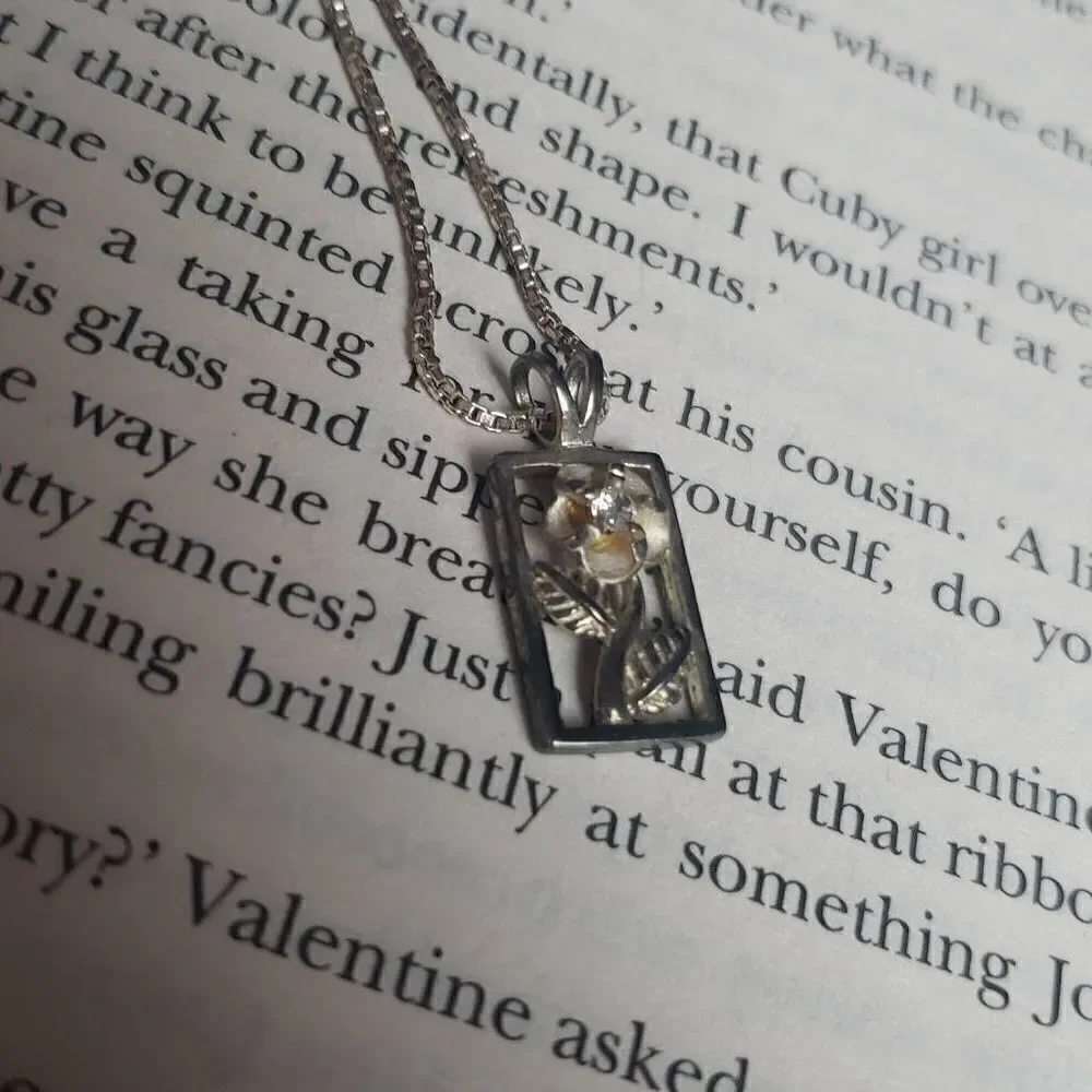 Vintage 925 Sterling Silver Floral Italian Necklace‎